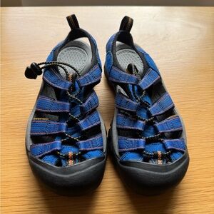 EUC Keen Outdoor Sandals